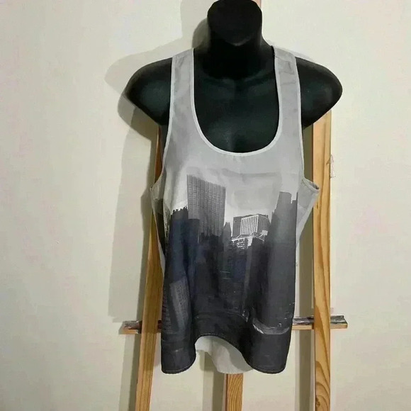 Divided City Scene Tank Women’s Size 6/medium - Picture 1 of 7